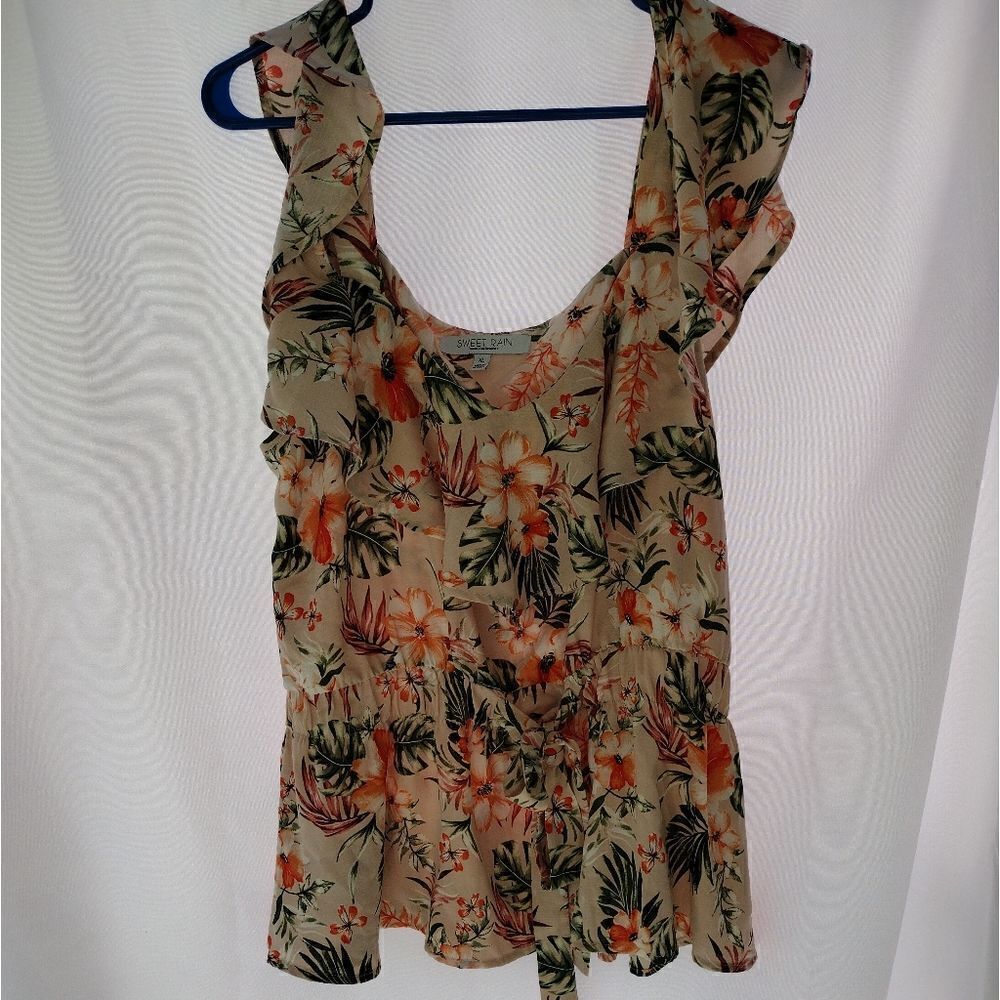 Sweet rain peekaboo top